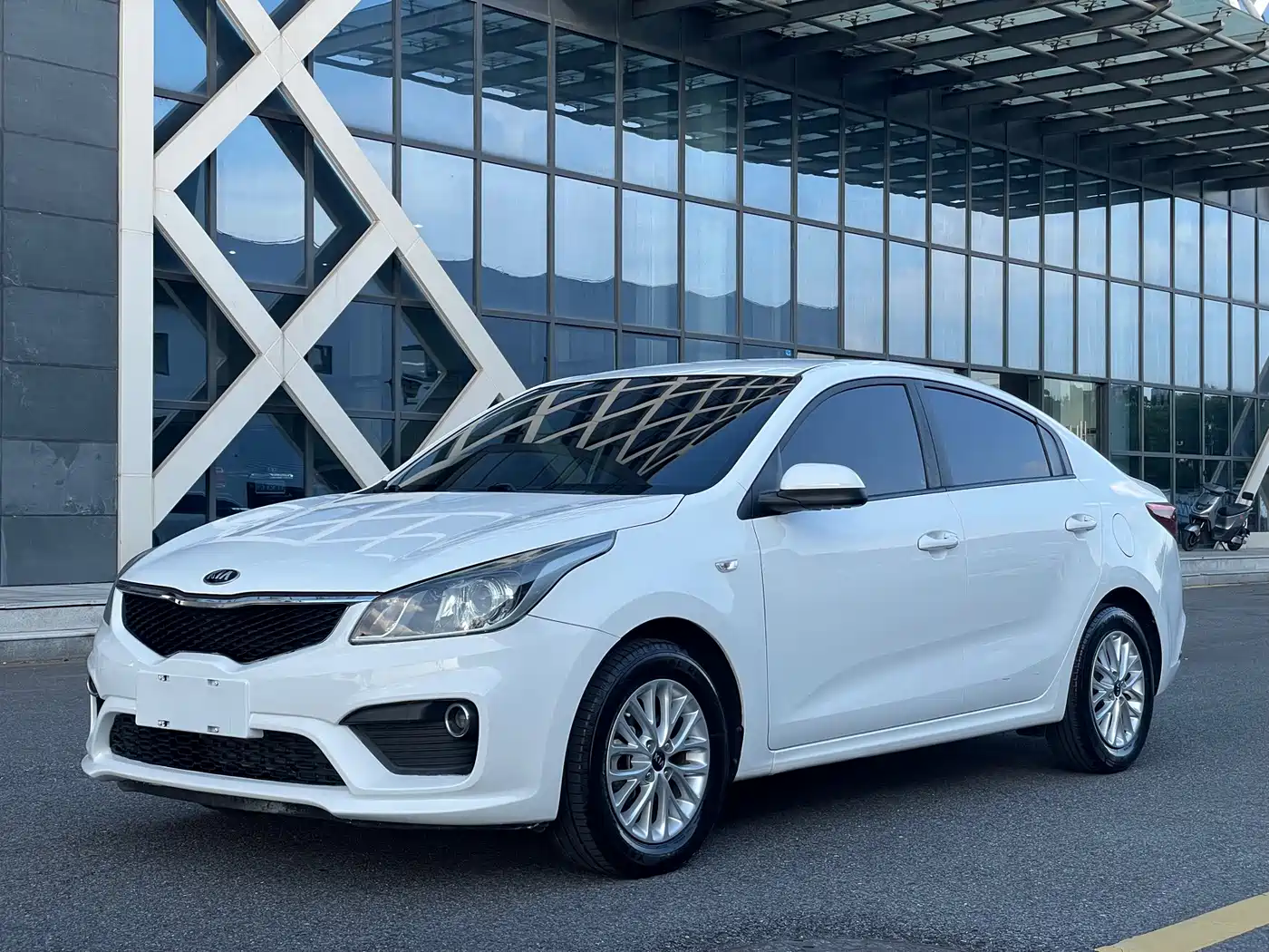 Kia K2 2017 2017 Sedan 1.4L AT GLS