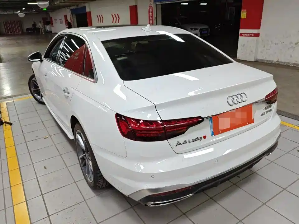 Фото 8 - Audi A4L