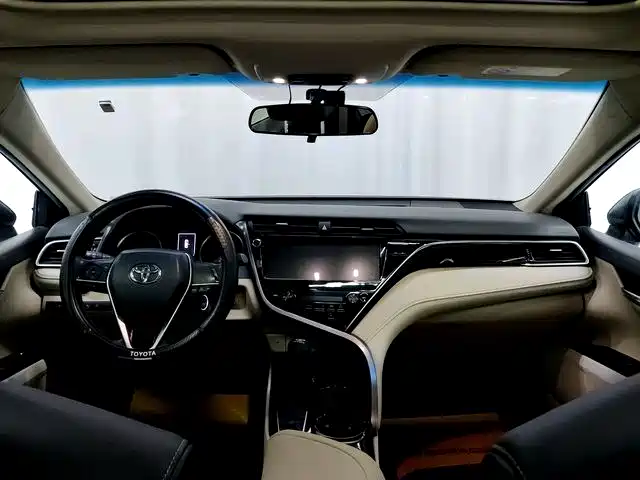 Toyota Camry 2018 2.0E Elite Edition фото 3