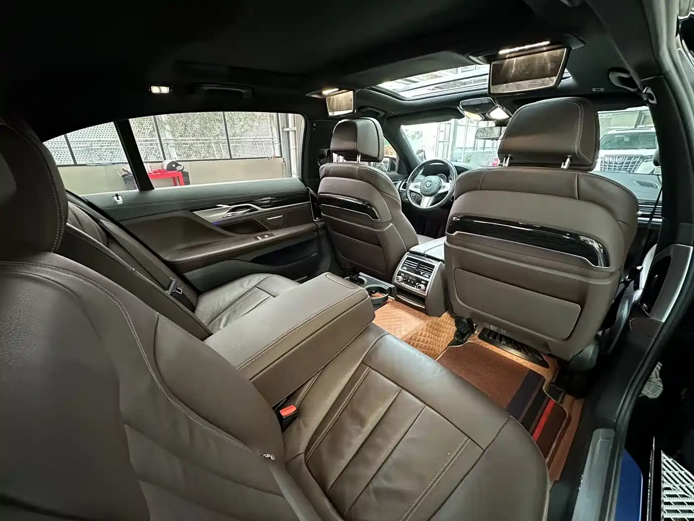 BMW 7 Series 2018 730Li Leading Type M Sport Package фото 18