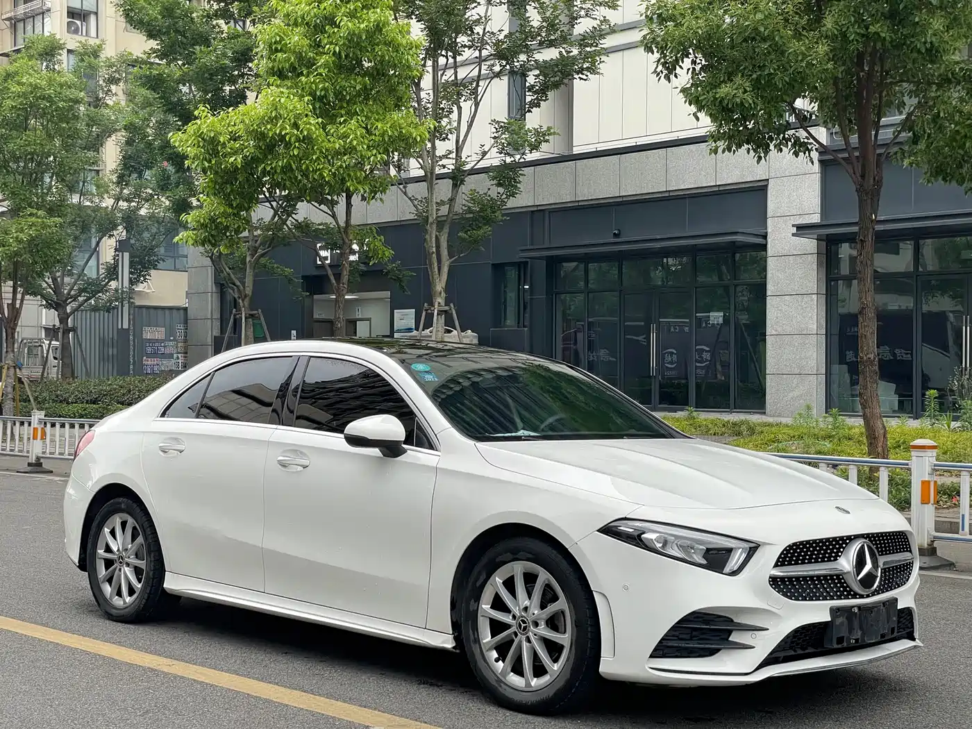 Mercedes-Benz A-Class 2020 Facelift A 200 L Sport Sedan Dynamic фото 3