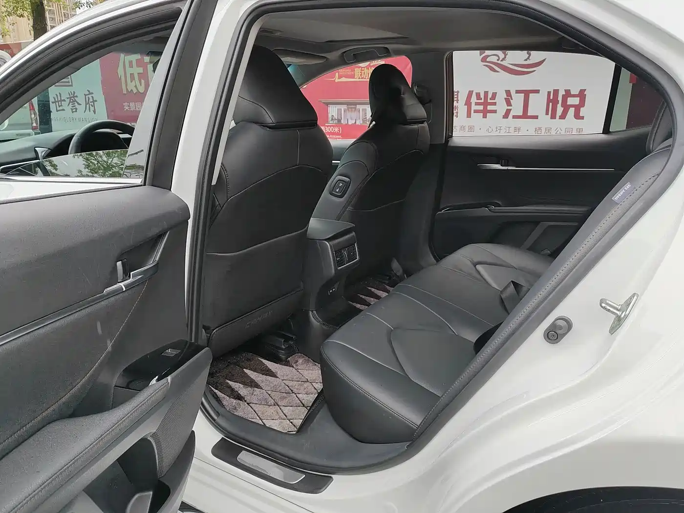 Toyota Camry 2023 2.0G Luxury Edition фото 10