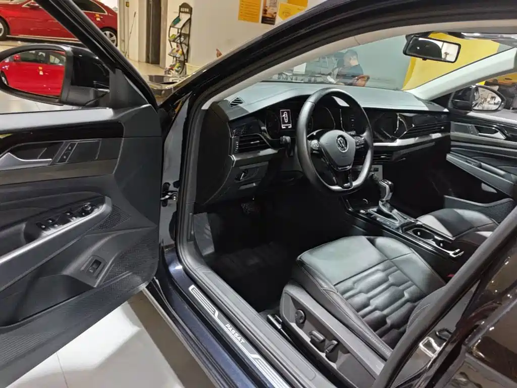 Фото 16 - Volkswagen Passat