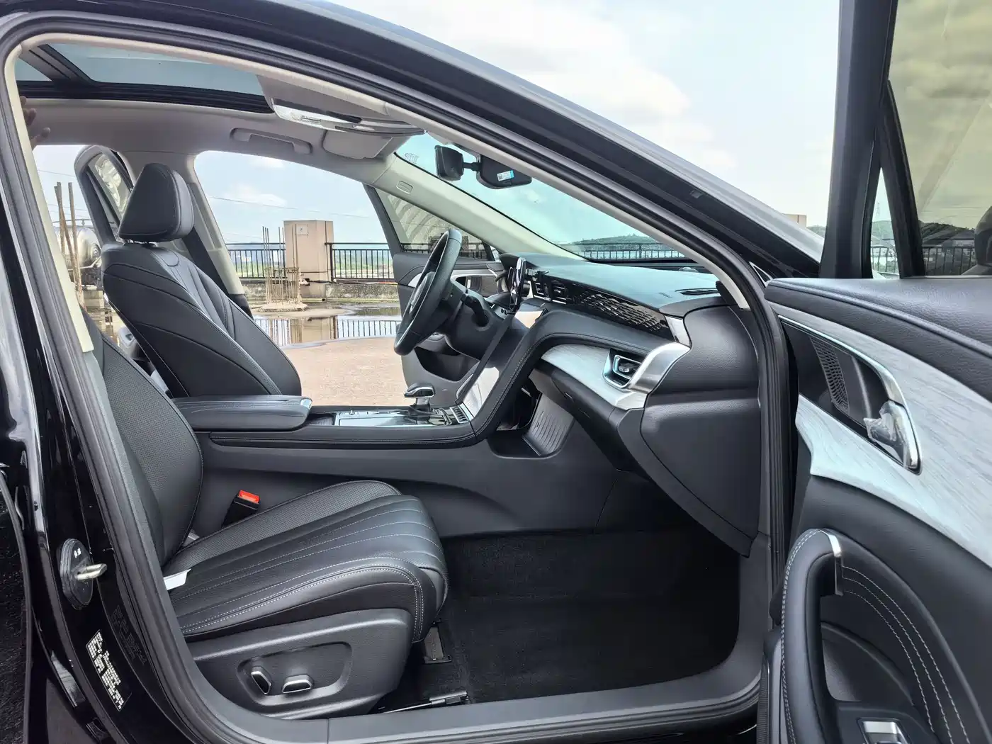 Hongqi H5 2024 2.0T Automatic Smart Connect Flag Smooth Edition фото 5