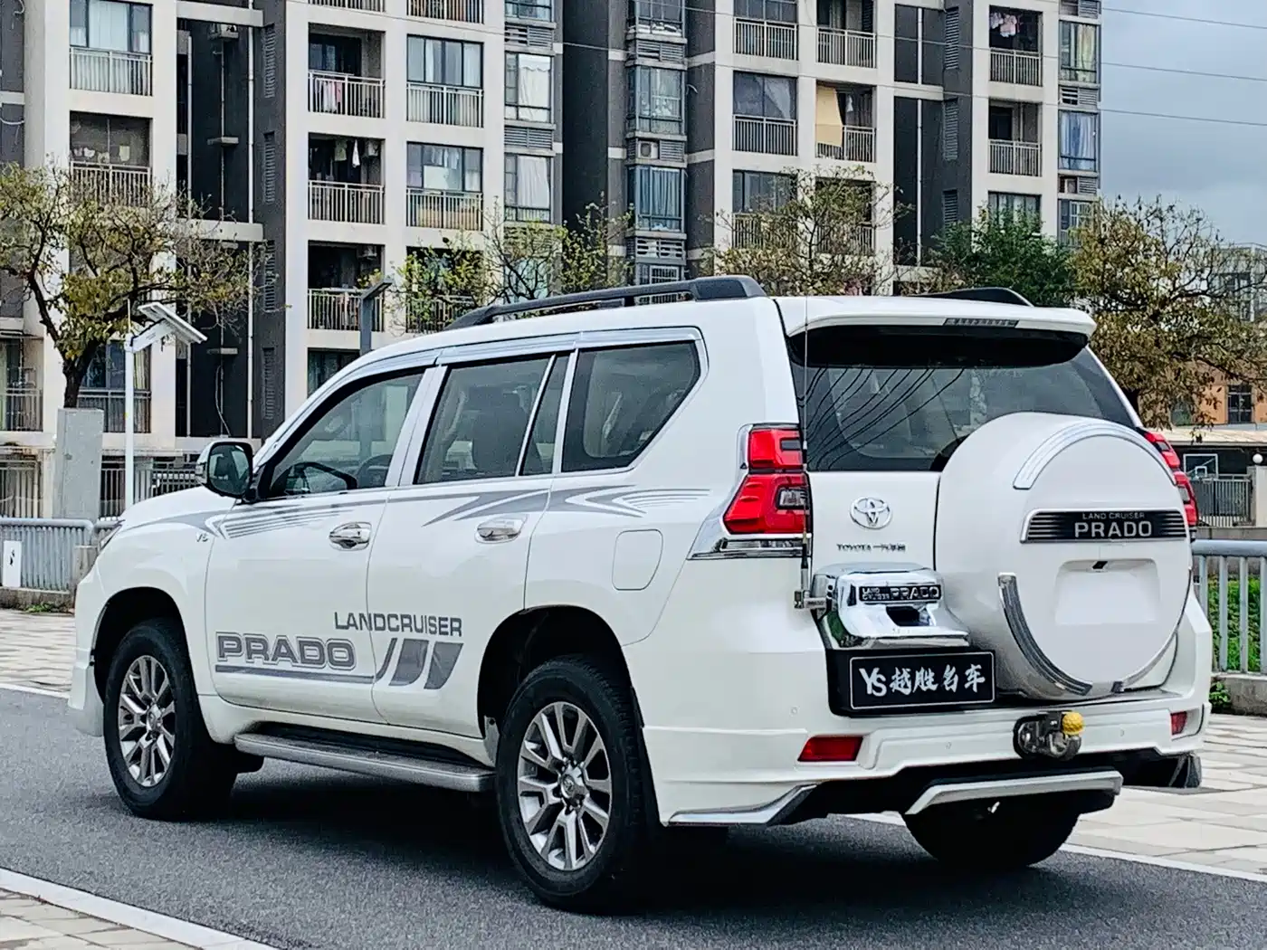 Toyota Prado 2018 3.5L Automatic TX-L NAVI Rear-mounted Spare Tire фото 3