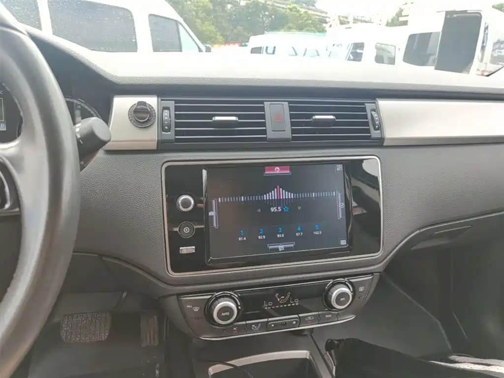 Qoros 3 2016 2016 Urban SUV 1.6T Automatic Zhiyue