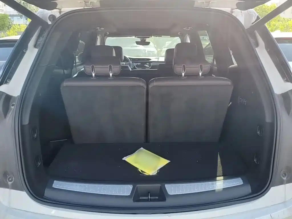 Фото 19 - Cadillac XT6