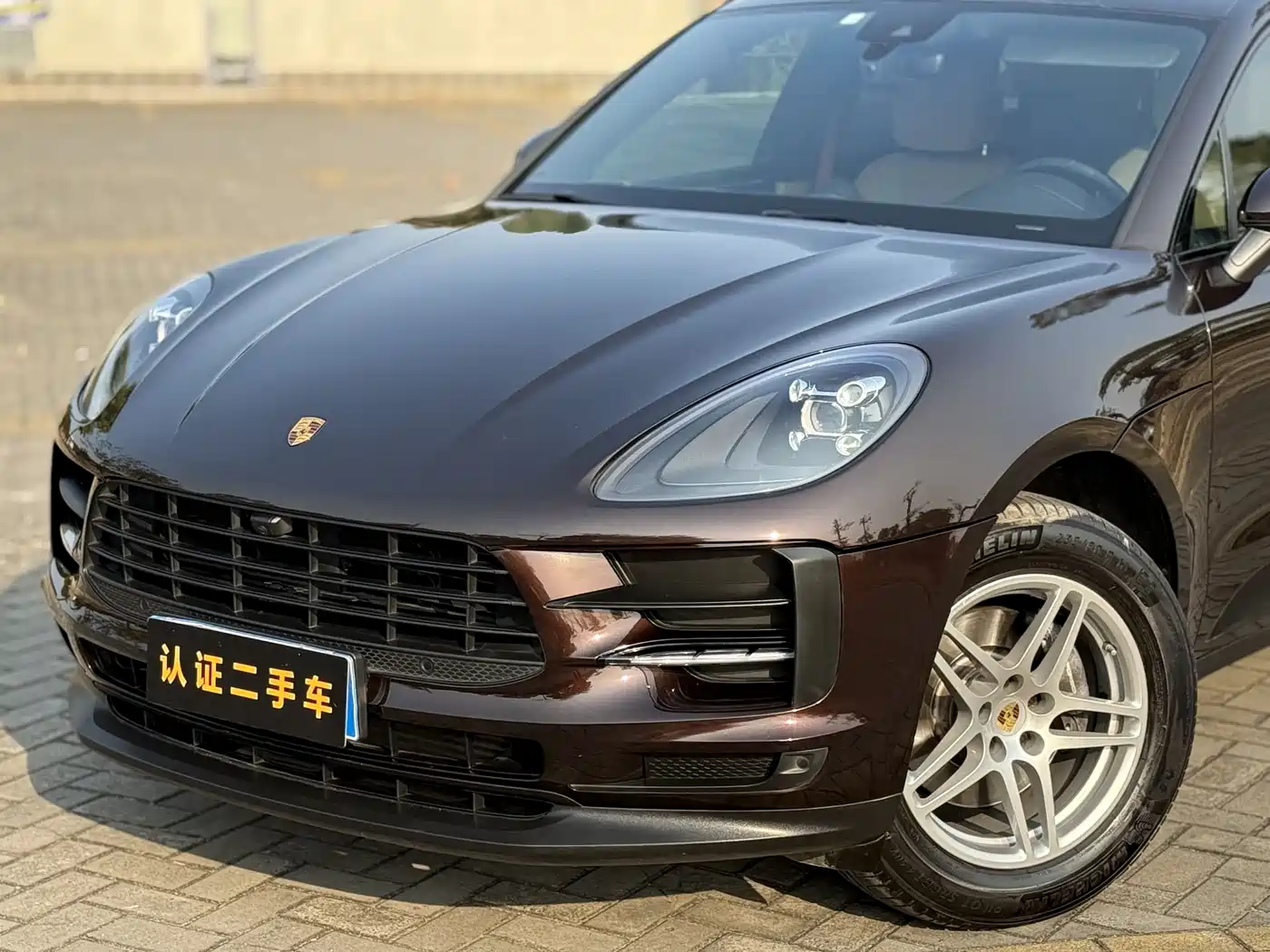 PORSCHE MACAN