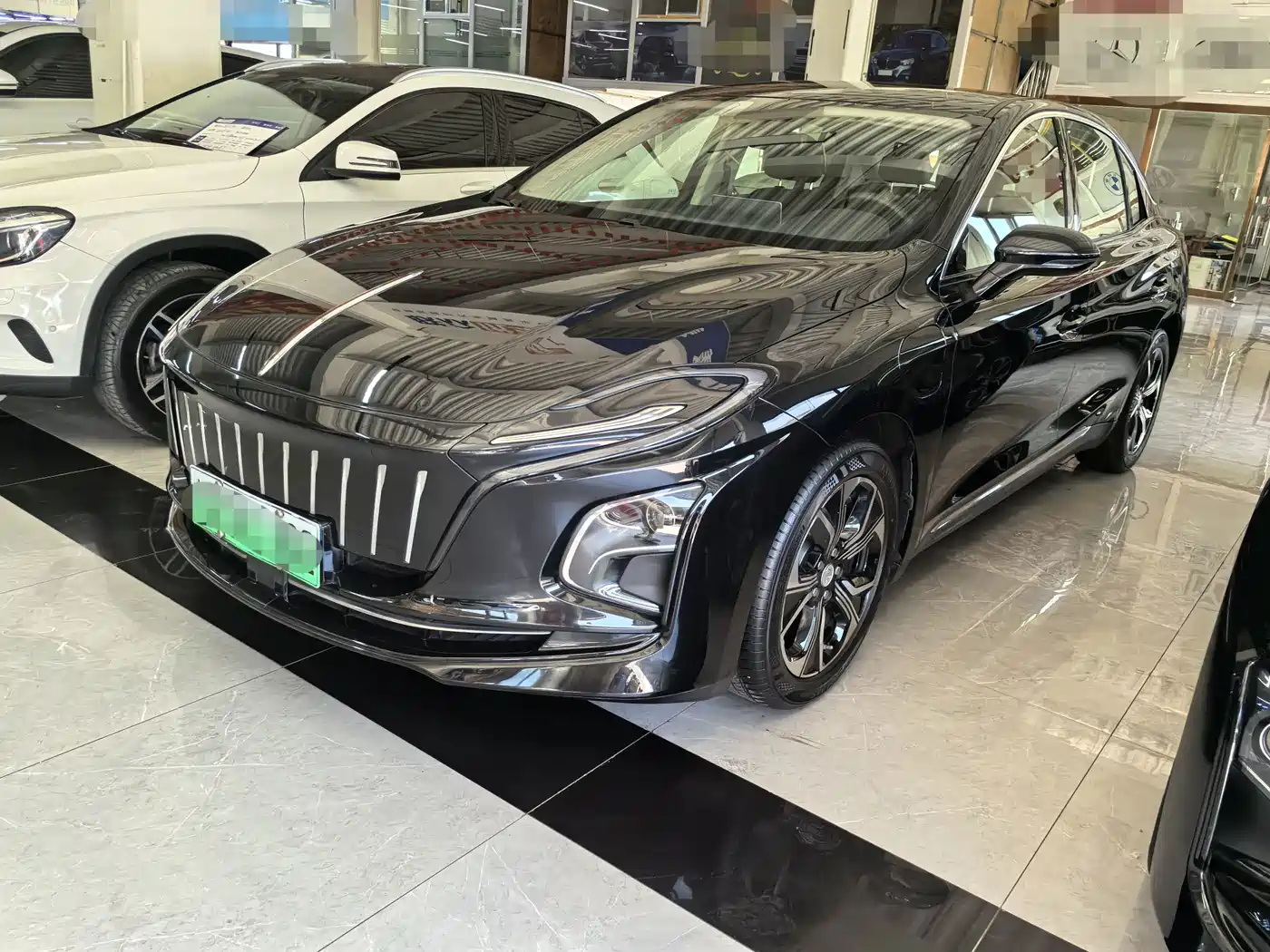 Hongqi E-QM5 2024