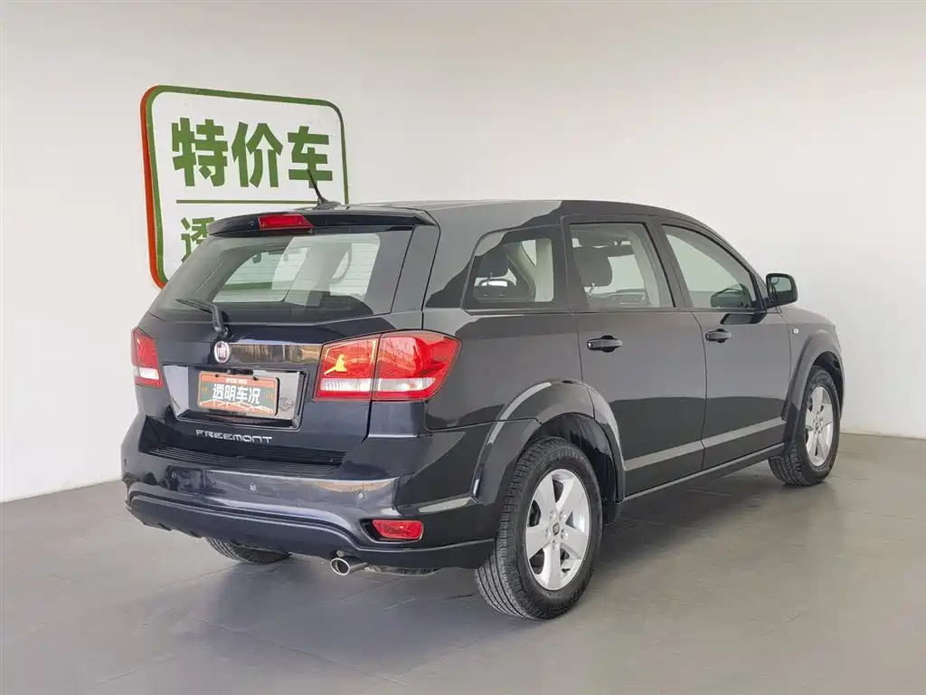 Fiat Freemont 2012 2.4L Comfort Edition фото 2