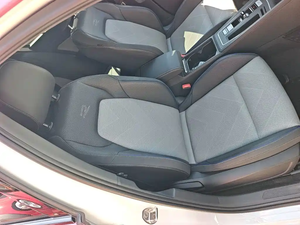 Volkswagen Golf 2025 2025 300TSI R-Line