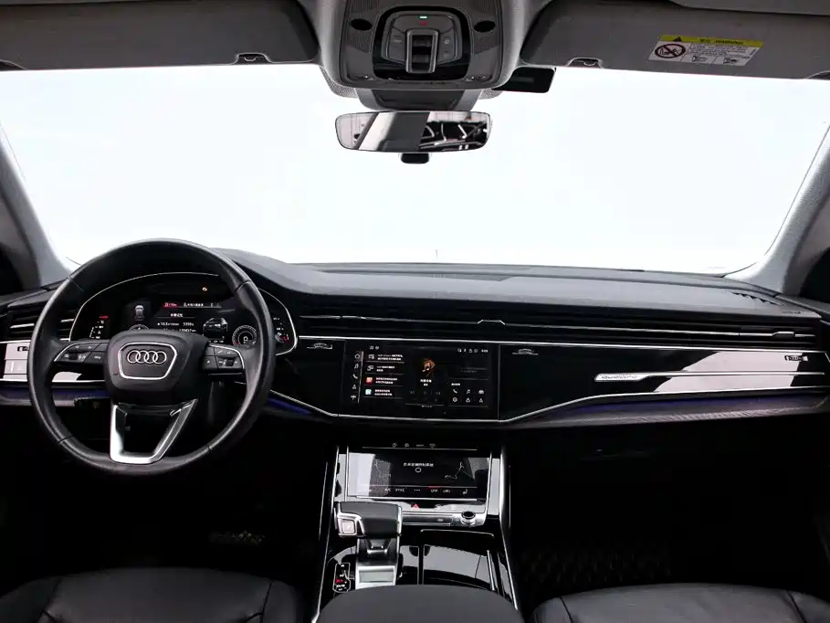 Photo 5 - Audi Q8