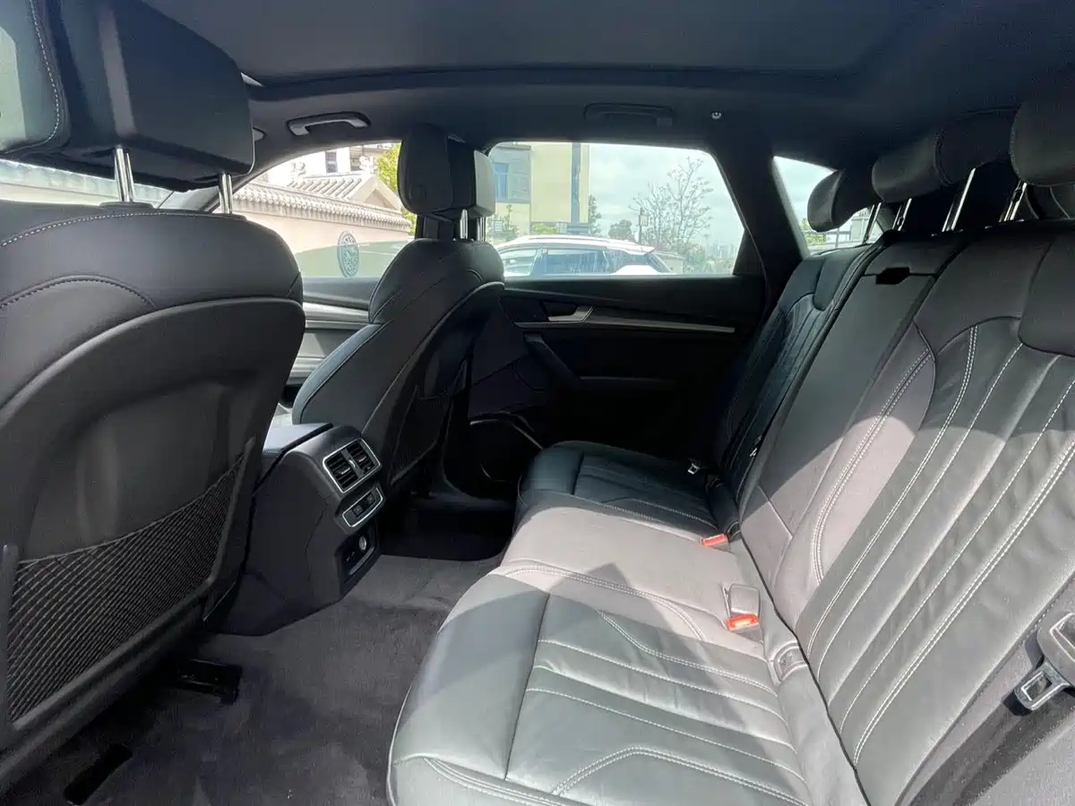 Audi Q5L 2023 40T Luxury Dynamic фото 6
