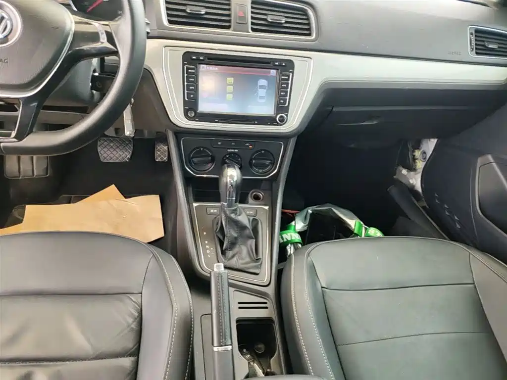Volkswagen Lavida 2015 1.6L Automatic Comfort Edition фото 14