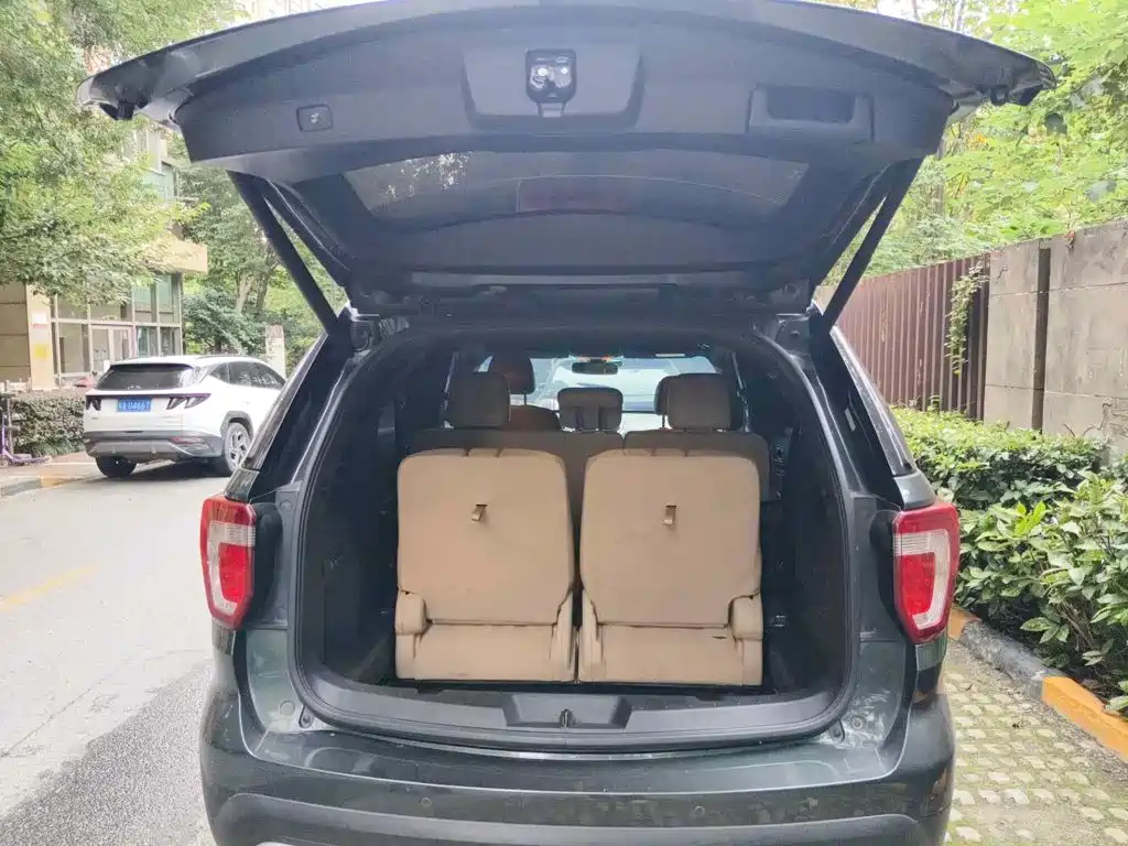 صورة 5 - Ford Explorer (Import)