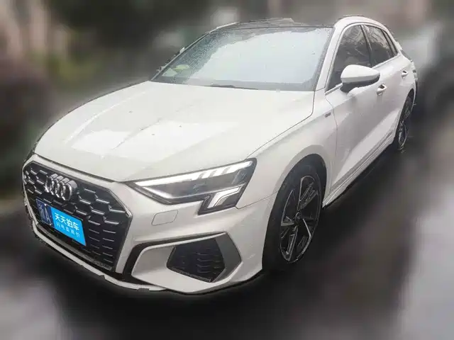 Audi A3 2024 Model Sportback 35 TFSI Fashion Sport — фото 1
