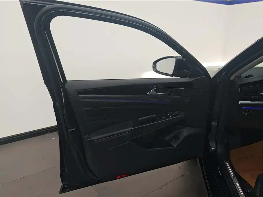 Volkswagen Passat 2024 380TSI Starlight Luxury Edition фото 7