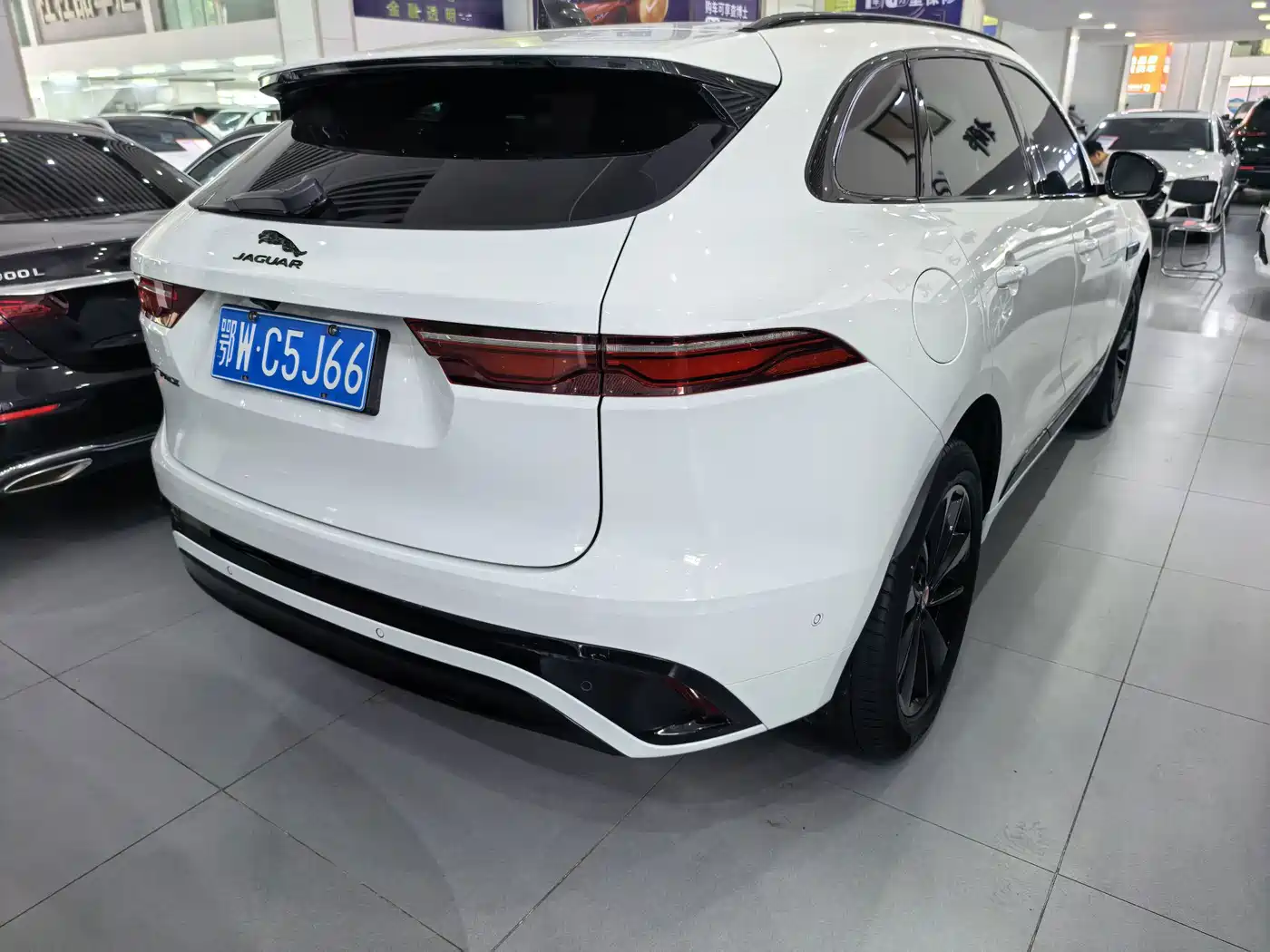 Jaguar F-PACE 2023 2022 P250 R-Dynamic BLACK