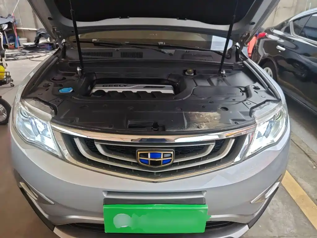 Фото 20 - Geely Atlas