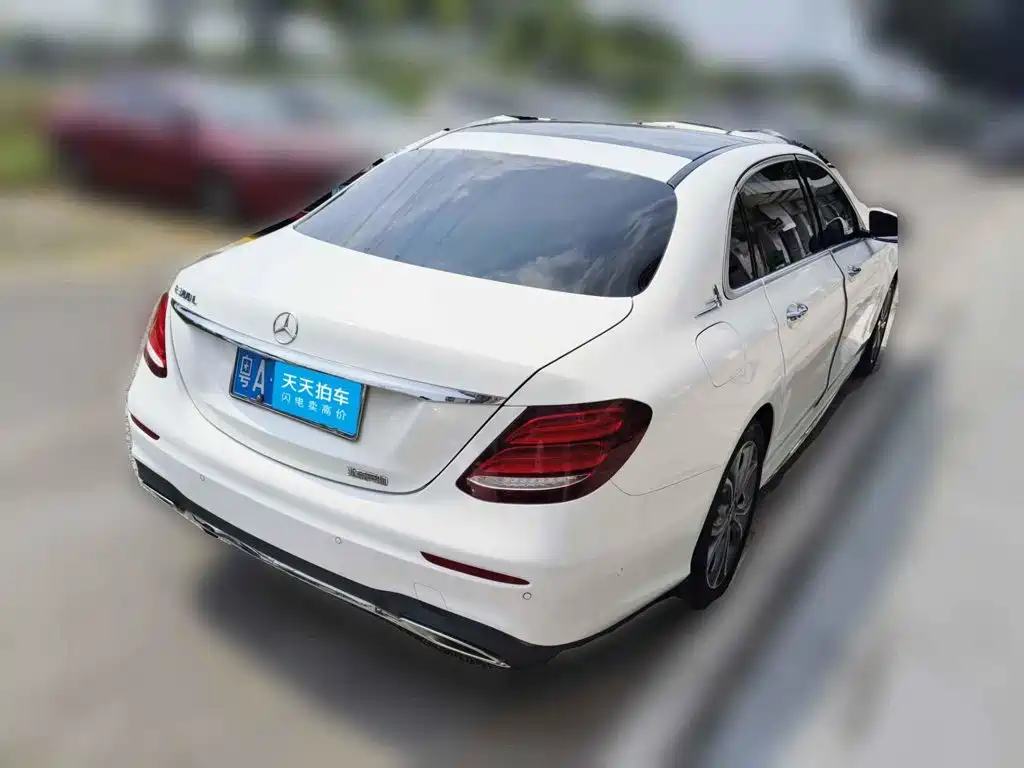 Фото 2 - Mercedes-Benz E-Class