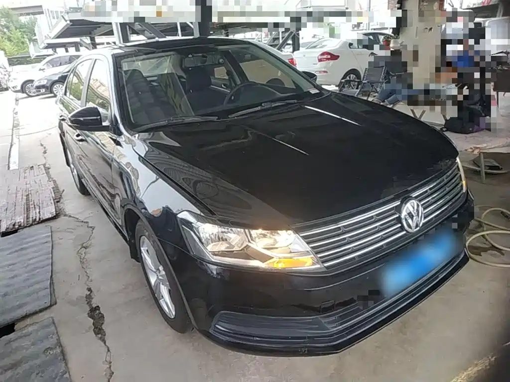 Volkswagen Lavida 2017 1.6L Manual Trend Edition фото 4