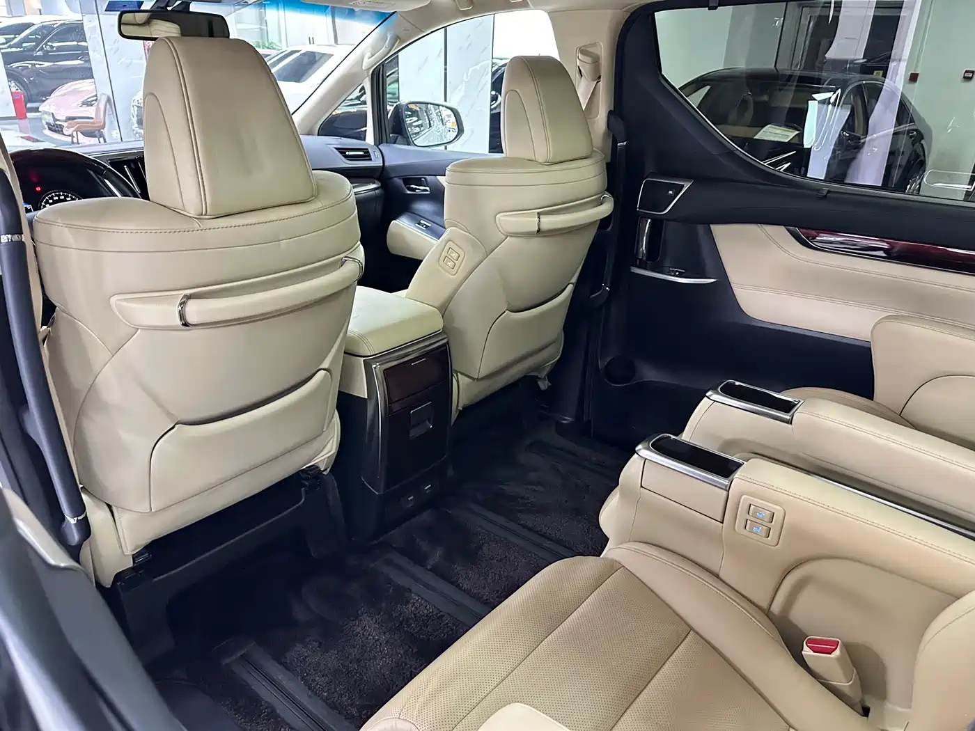 Toyota Alphard 2015 3.5L Luxury Edition фото 13