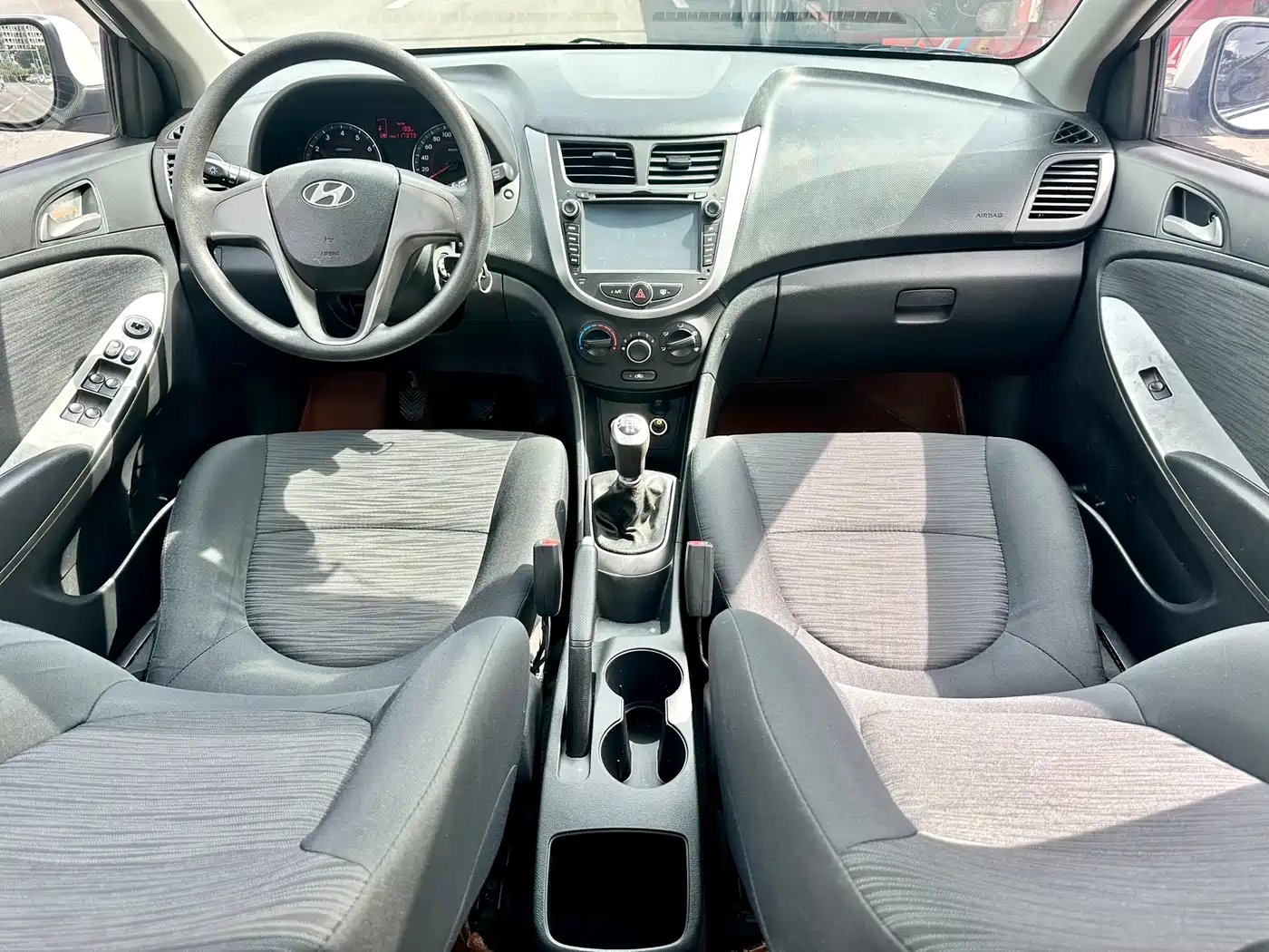 Hyundai Reina 2014 2014 1.4L Manual GLX