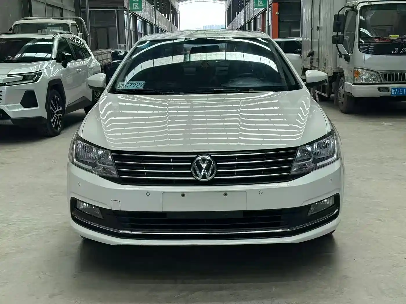 Volkswagen Lavida 2017 1.6L Automatic Comfort Edition фото 2