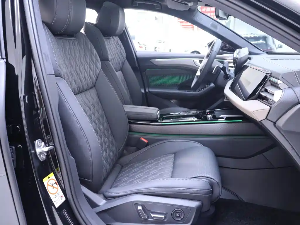 Фото 21 - Audi A6L