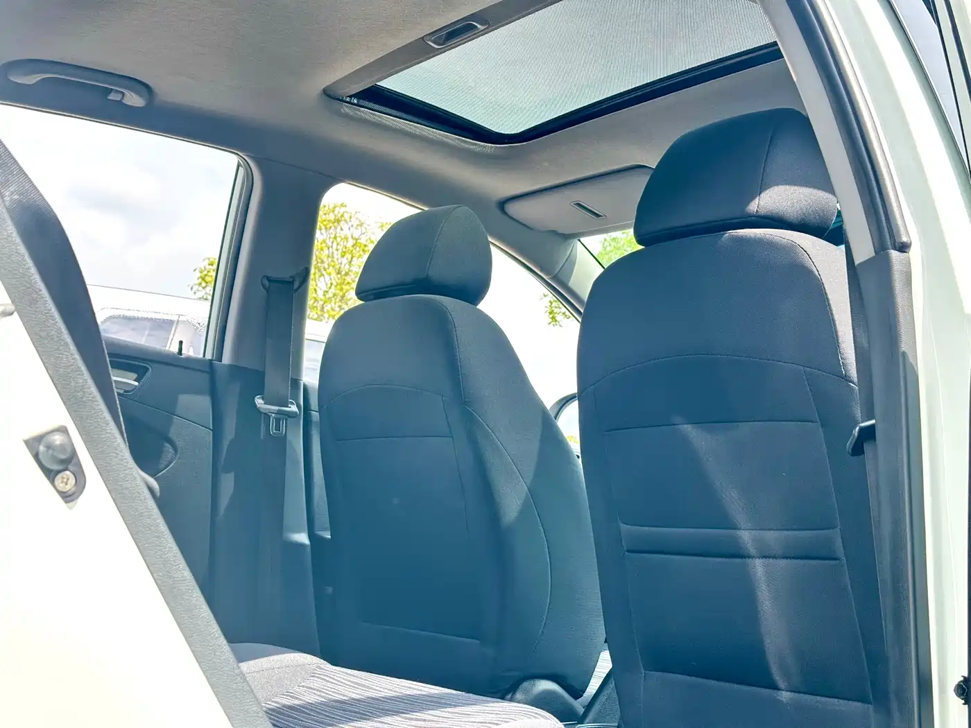 Hyundai Reina 2014 2014 1.4L Manual GLX