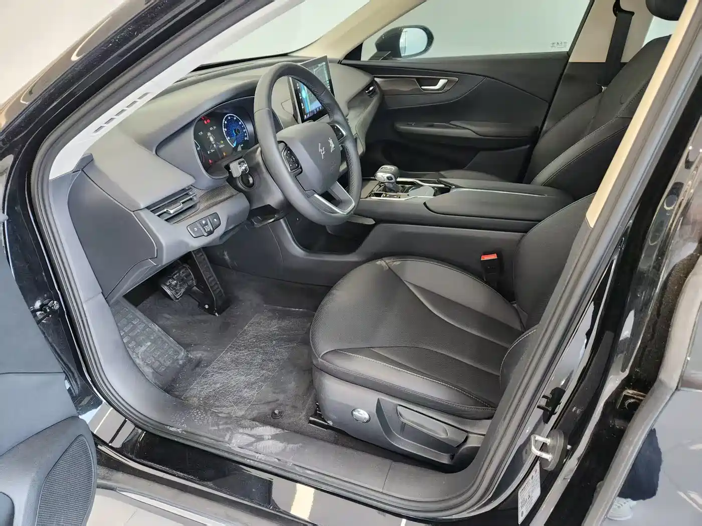 Hongqi E-QM5 2022 431km Charging Enjoyment Edition фото 5