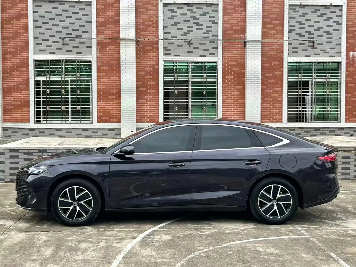 BYD Qin L 2024 DM-i 120KM Superior Edition фото 10