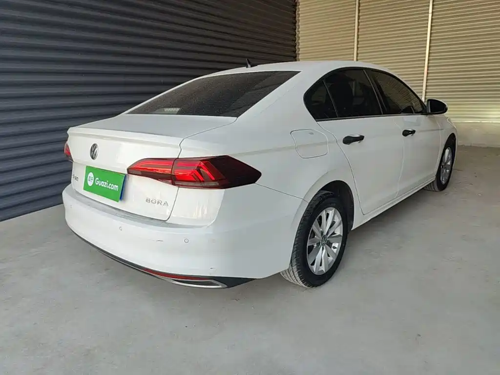 VOLKSWAGEN BORA