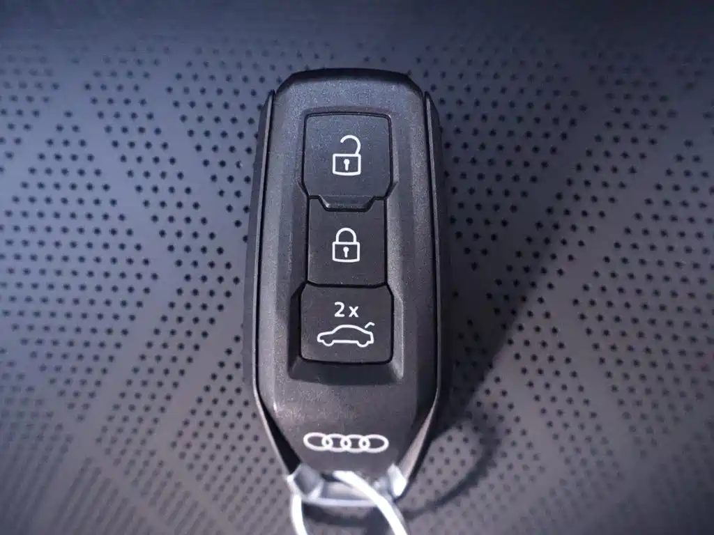 Фото 25 - Audi A6L