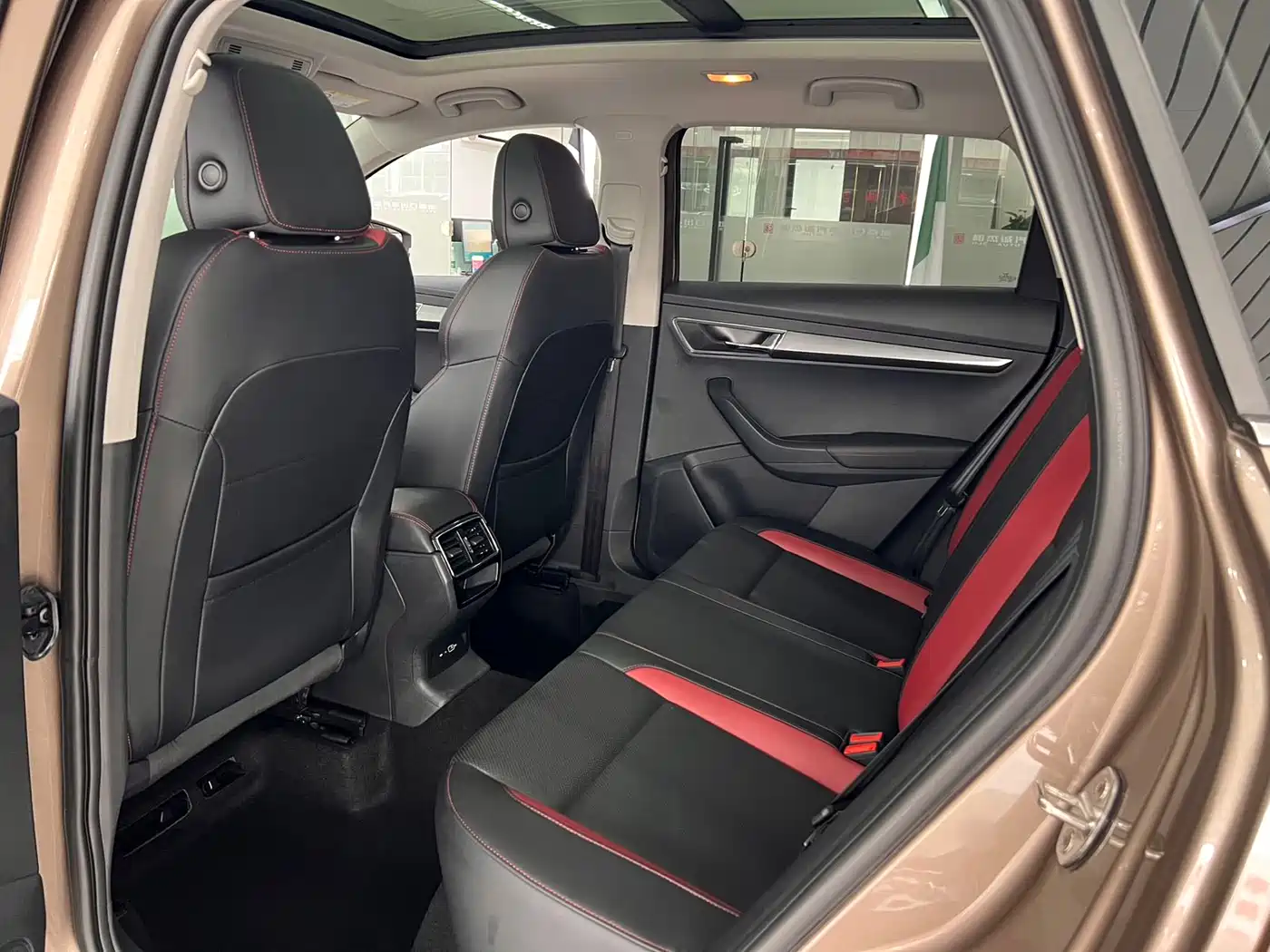 Škoda Karoq 2022 TSI280 Luxury Edition фото 4