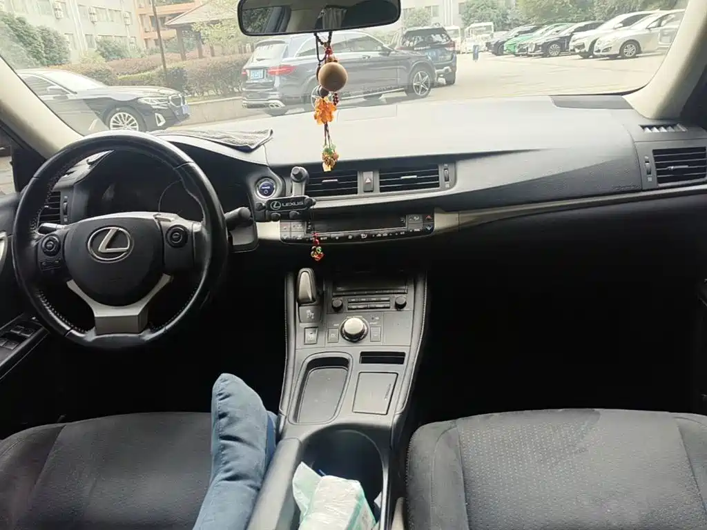 Фото 12 - Lexus CT