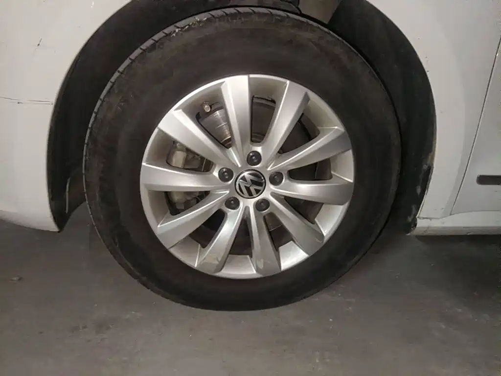 Photo 7 - Volkswagen Passat