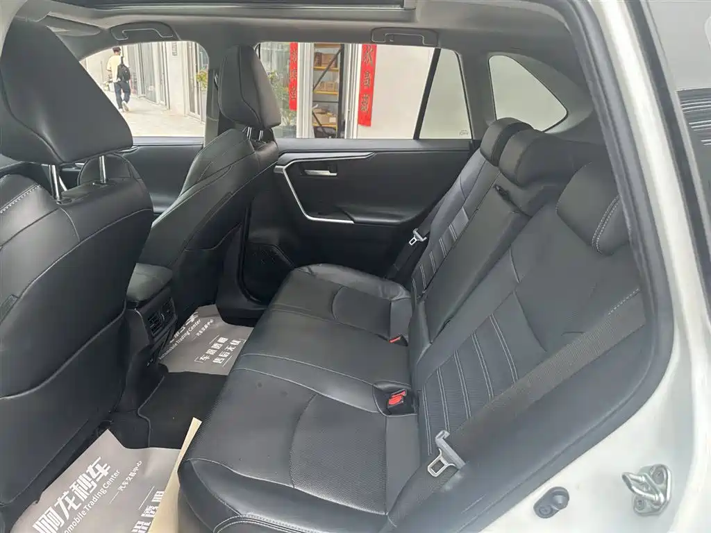 Toyota Wildlander 2023 Hybrid 2.5L E-CVT AWD Premium Edition фото 14