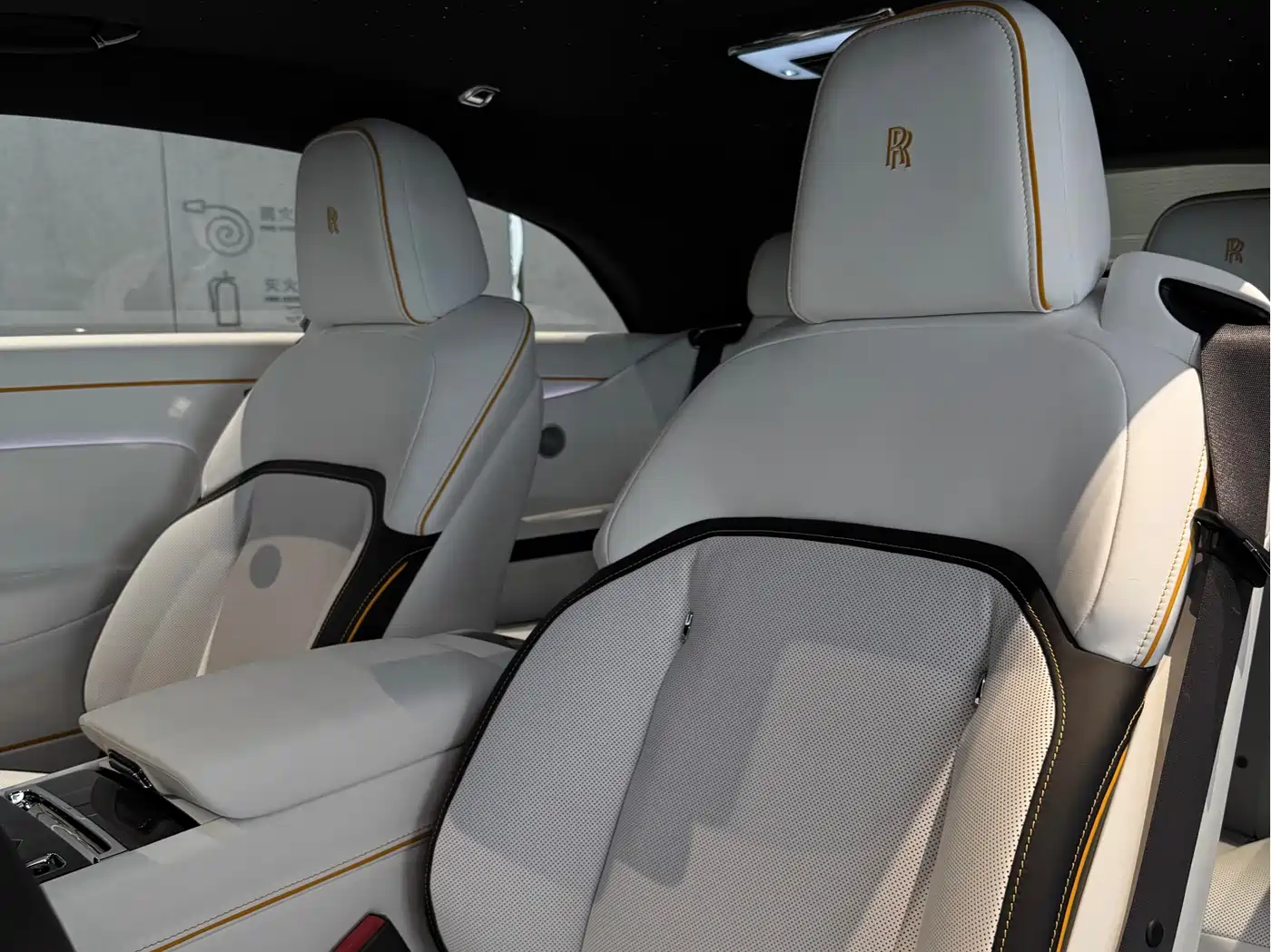 Rolls-Royce Spectre фото 5