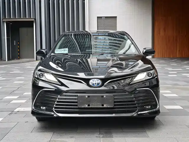 Toyota Camry 2021 Hybrid 2.5HG Luxury Edition — фото 2