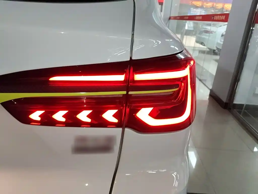 Фото 8 - Roewe RX5