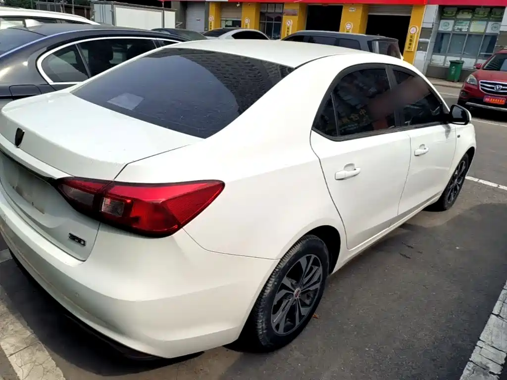 Фото 7 - Roewe 360