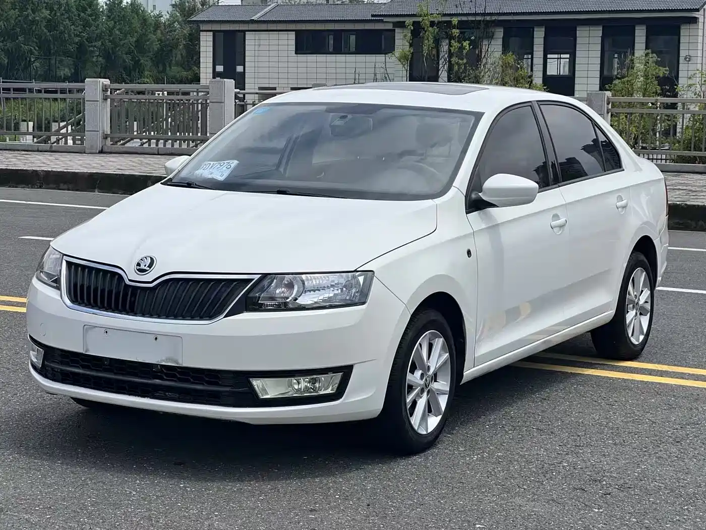 Škoda Rapid 2016 1.6L Automatic Pioneer Edition
