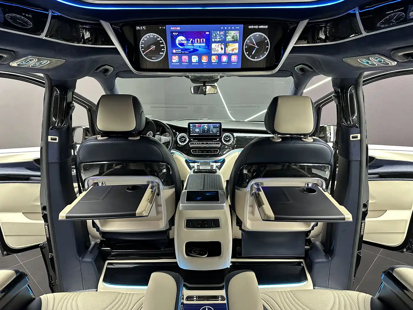 Mercedes-Benz Vito 2023 2.0T Business 7-Seater фото 9