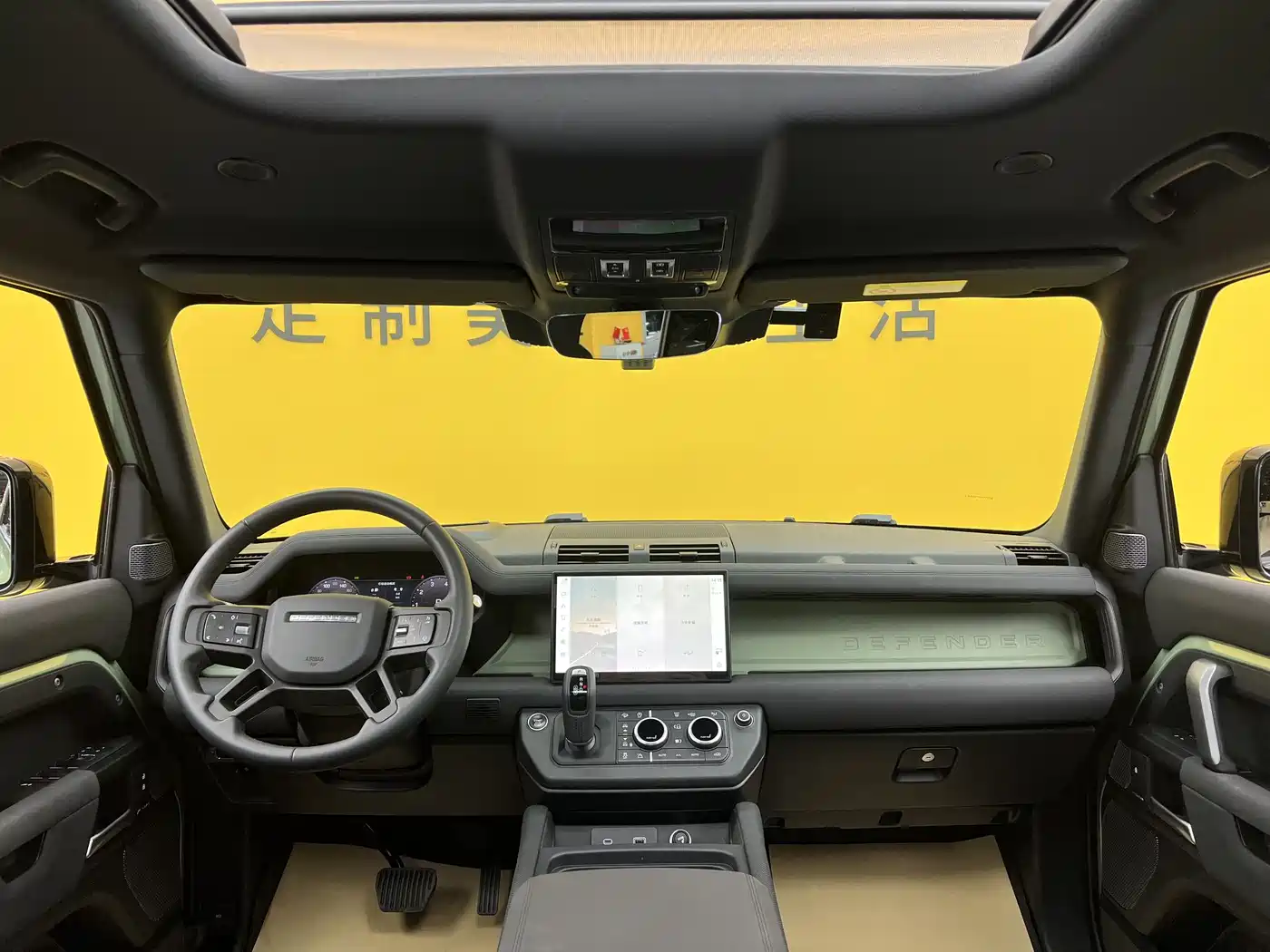 Land Rover Defender 2023 110 3.0T P400 75th Anniversary Legend Edition фото 12