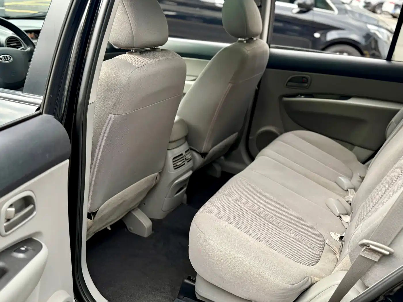 Kia Carens 2011 2.0L 7-Seater Automatic Luxury фото 12