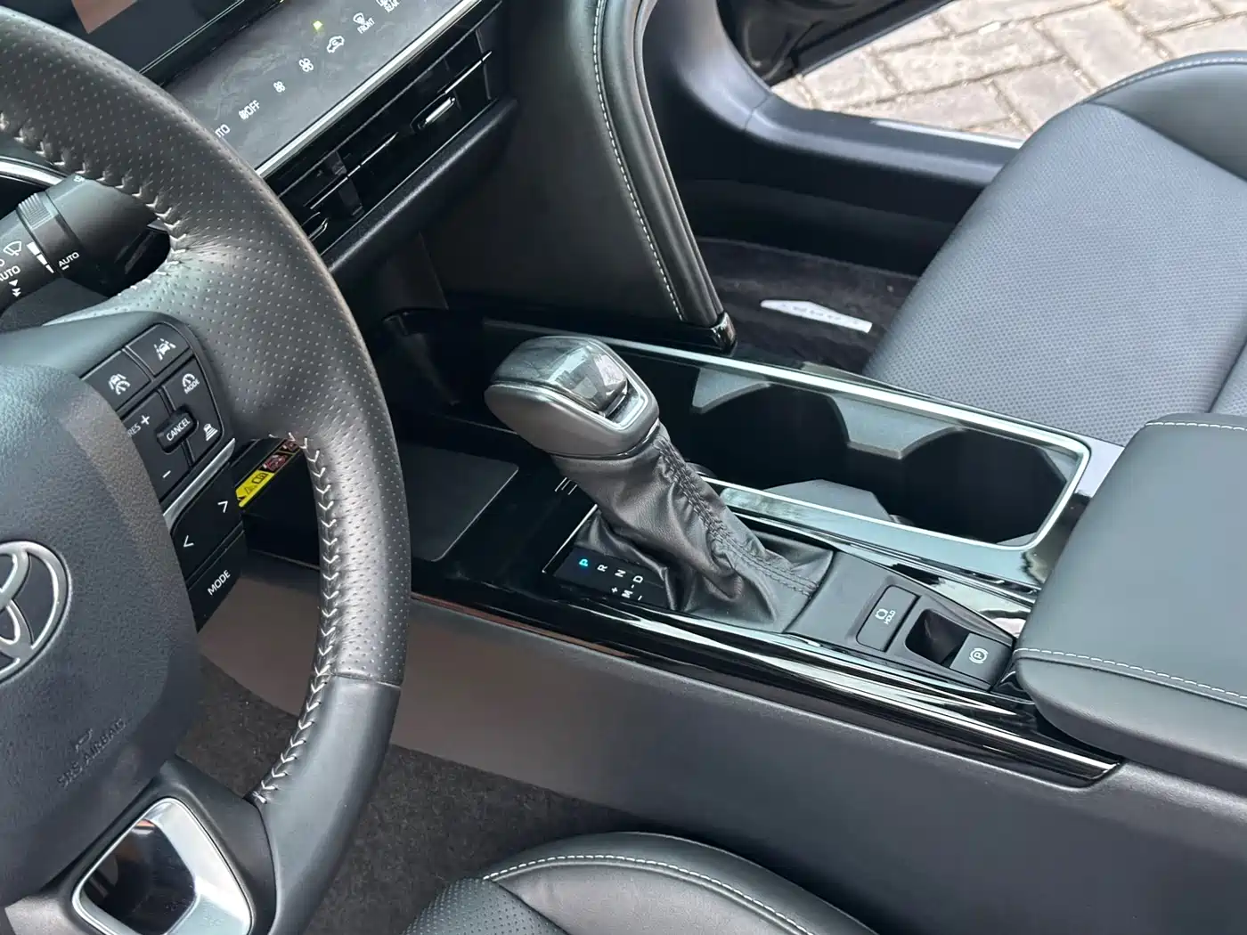 Toyota Camry 2024 2.0GVP Luxury Edition фото 15