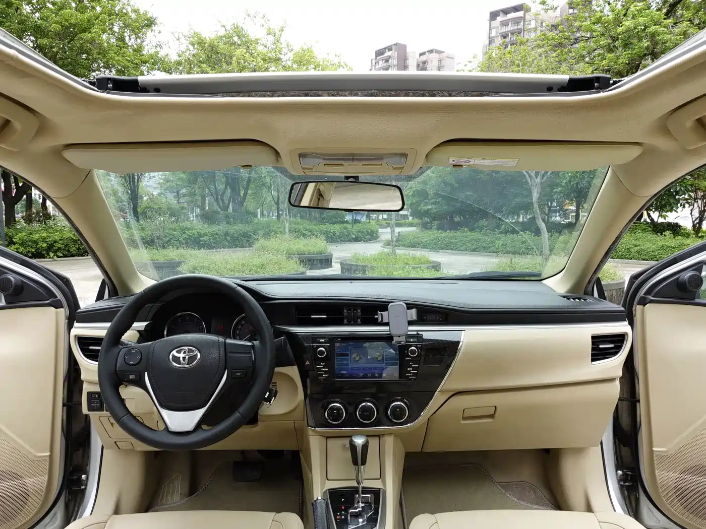 Фото 8 - Toyota Corolla