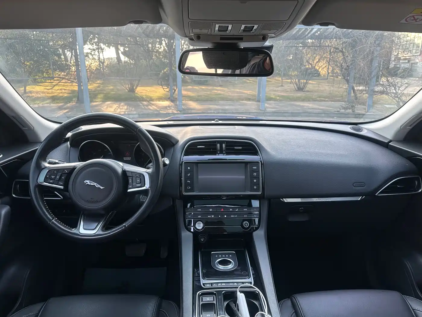 Photo 9 - Jaguar F-PACE