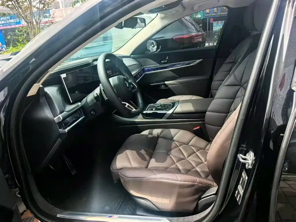 BMW 7-SERIES